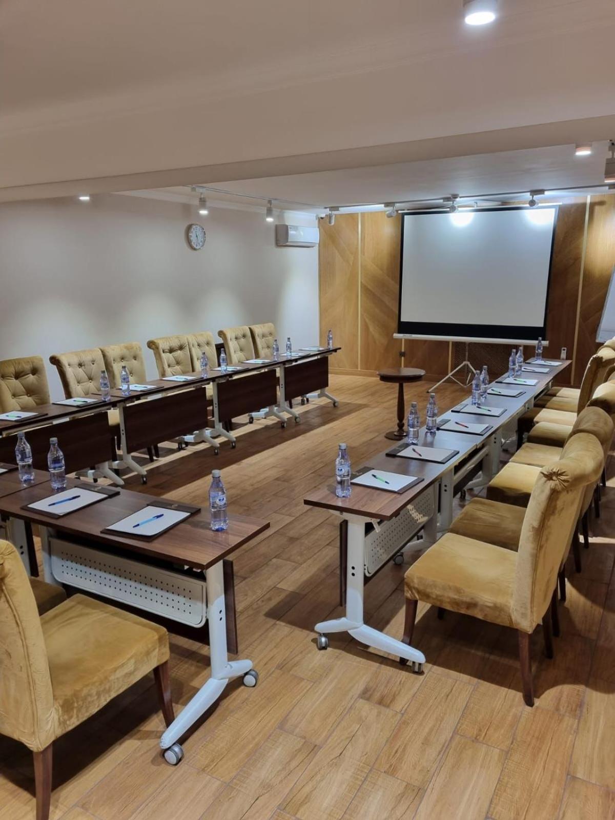 Plaza Hotel Almati Kültér fotó