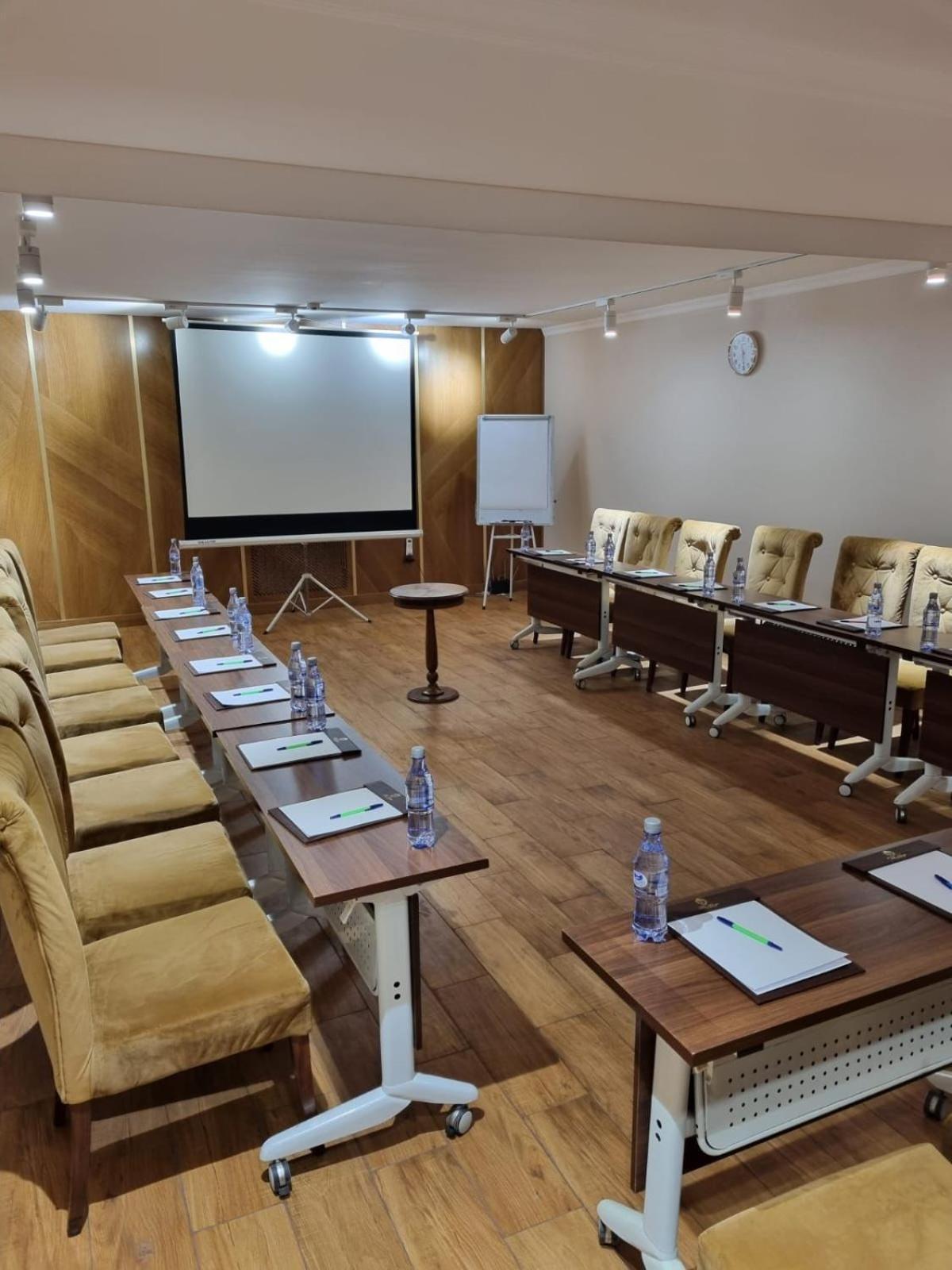 Plaza Hotel Almati Kültér fotó