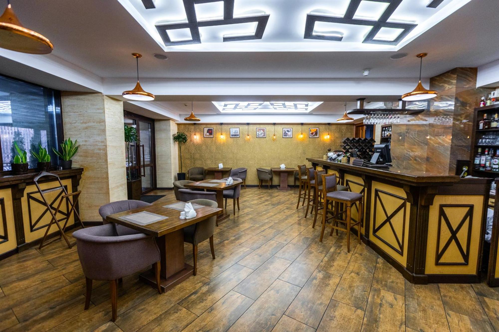 Plaza Hotel Almati Kültér fotó