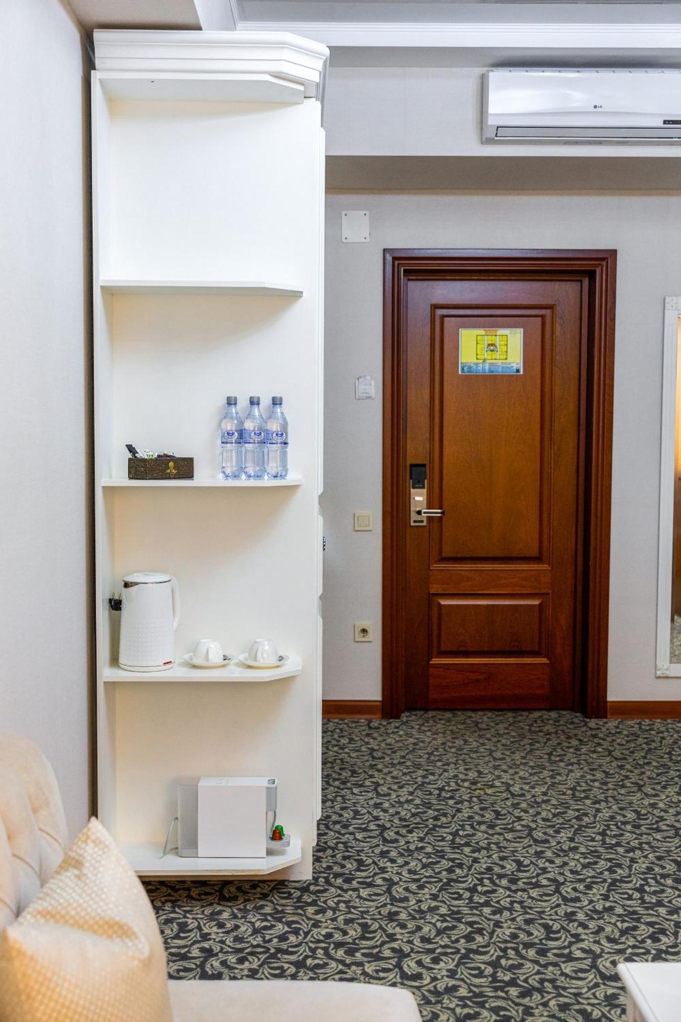 Plaza Hotel Almati Kültér fotó
