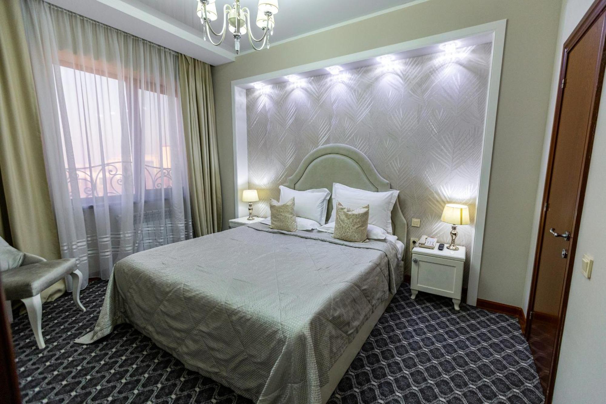 Plaza Hotel Almati Kültér fotó