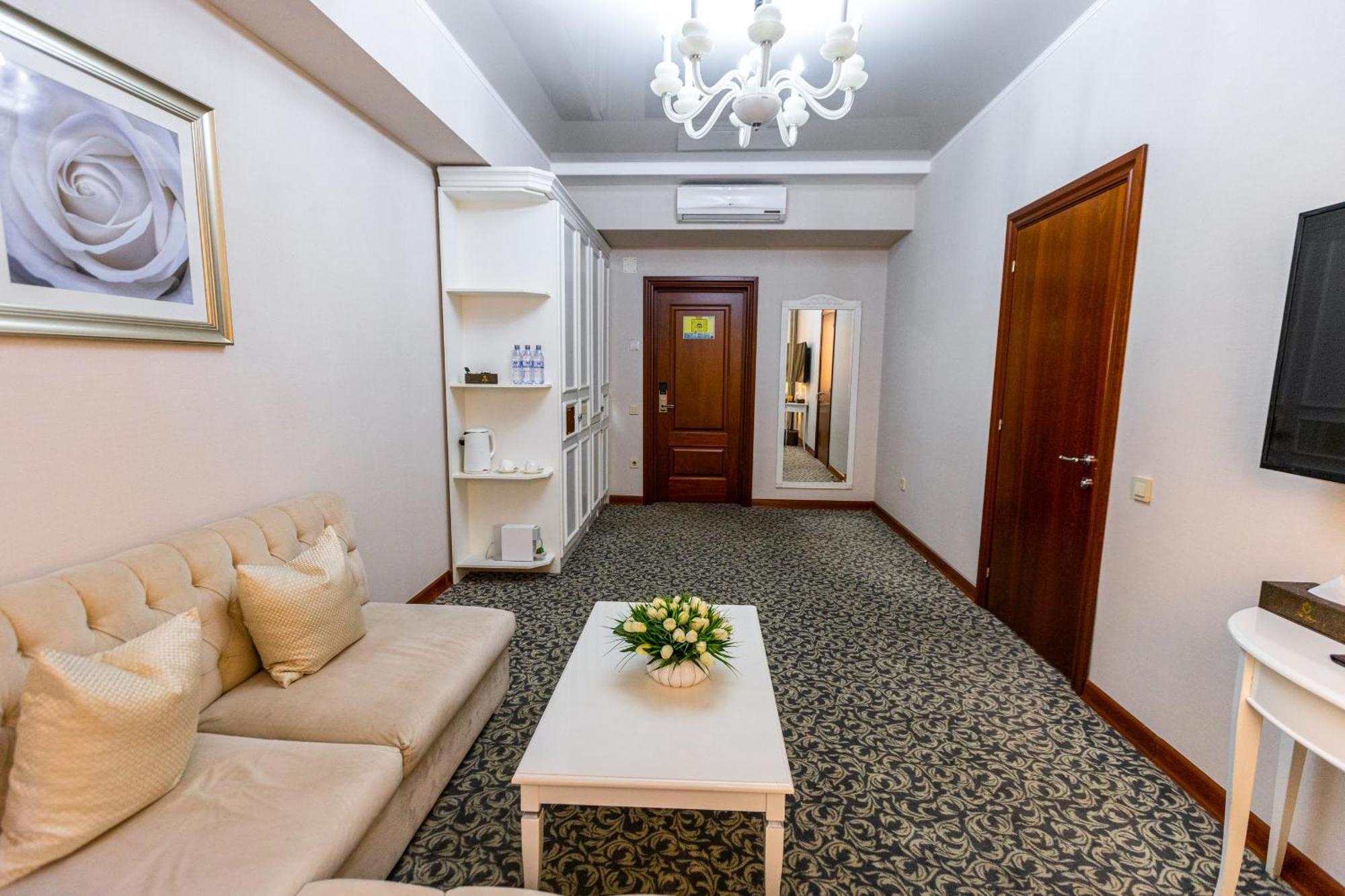 Plaza Hotel Almati Szoba fotó