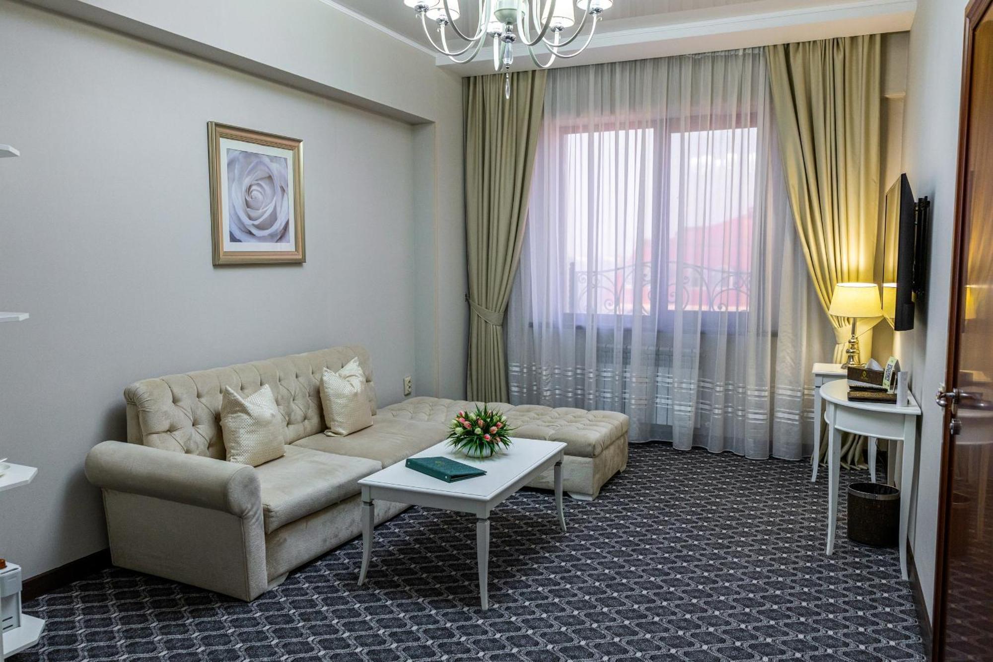 Plaza Hotel Almati Szoba fotó