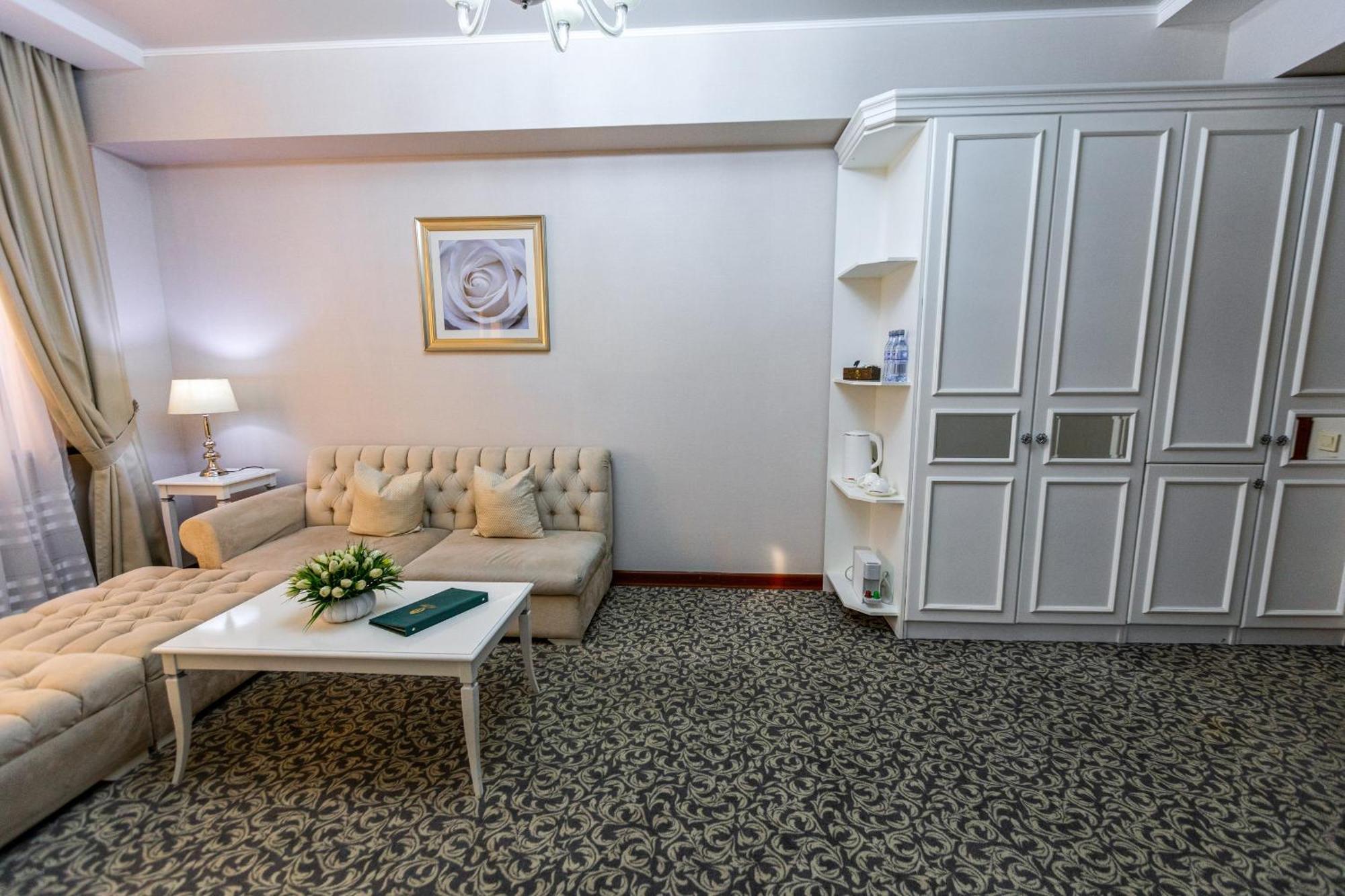 Plaza Hotel Almati Szoba fotó