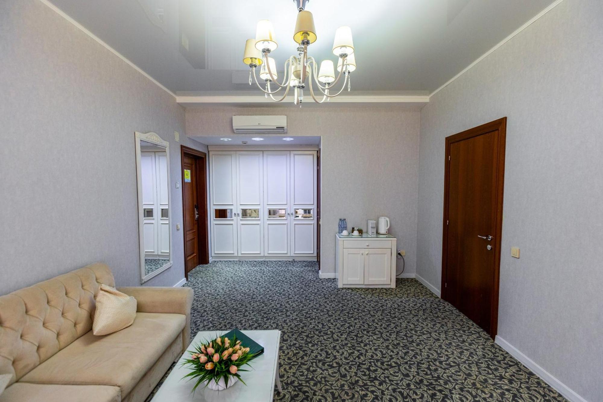 Plaza Hotel Almati Kültér fotó