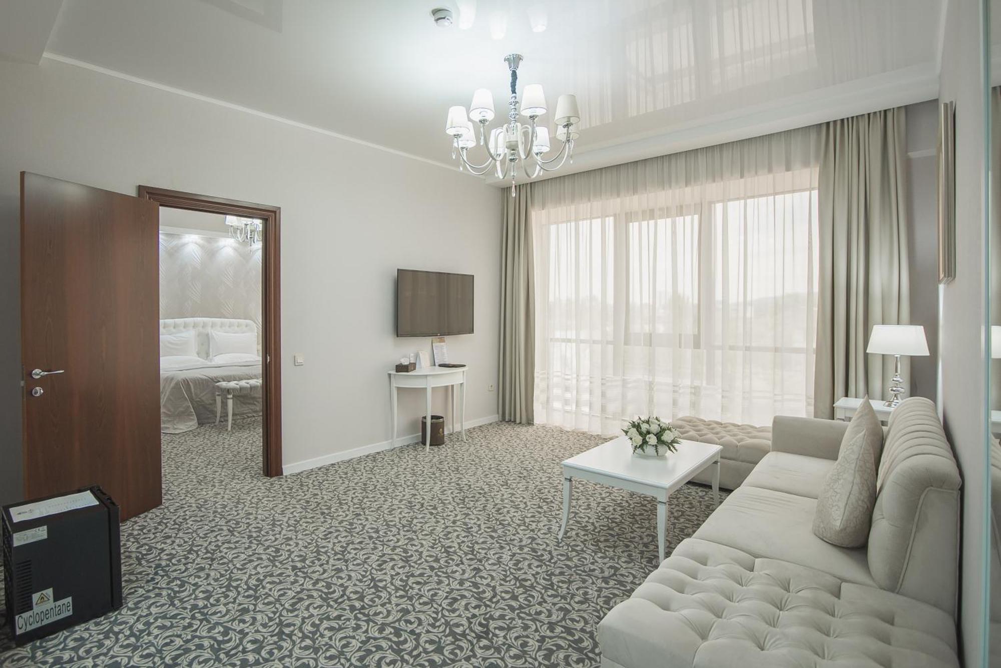 Plaza Hotel Almati Kültér fotó