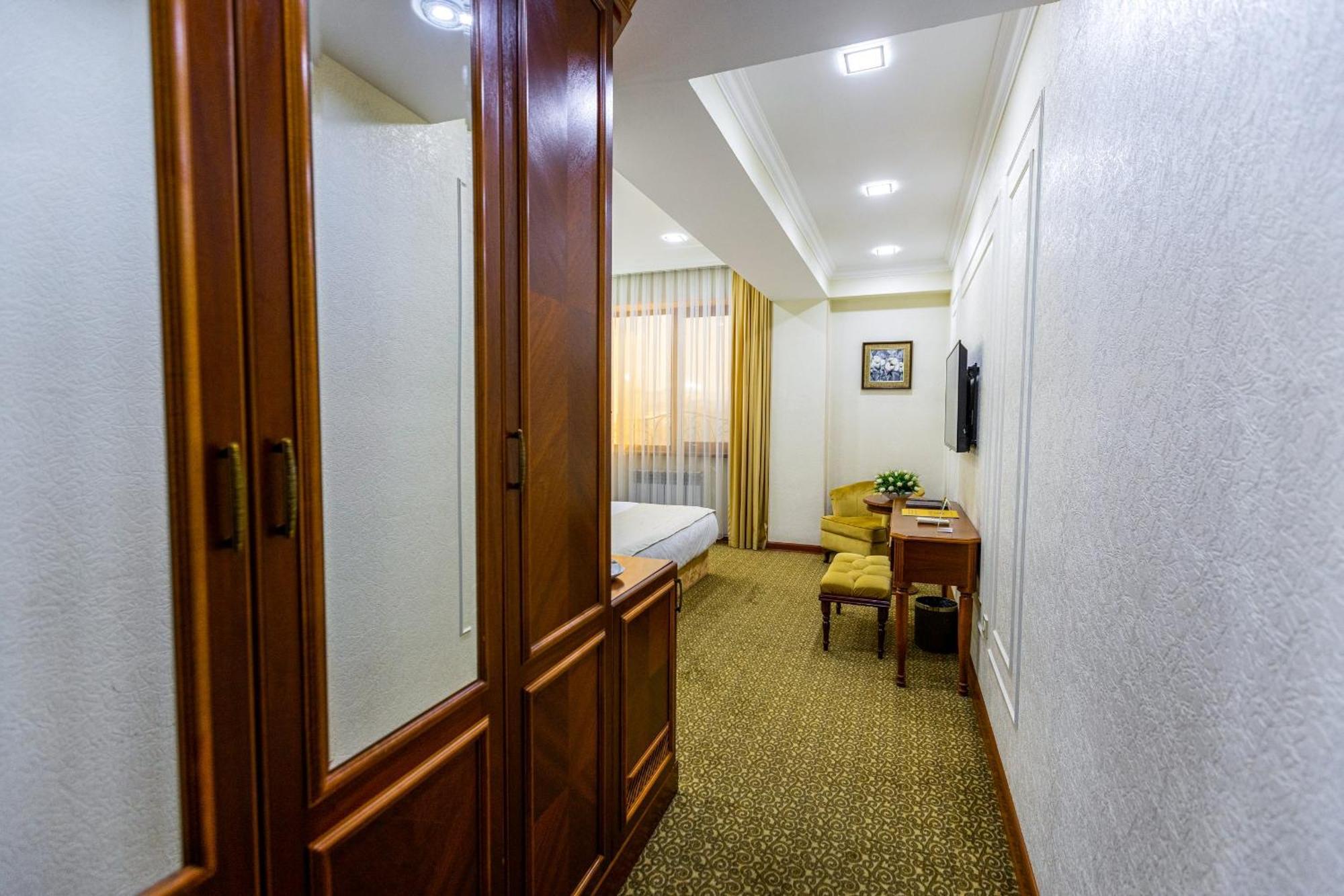 Plaza Hotel Almati Szoba fotó